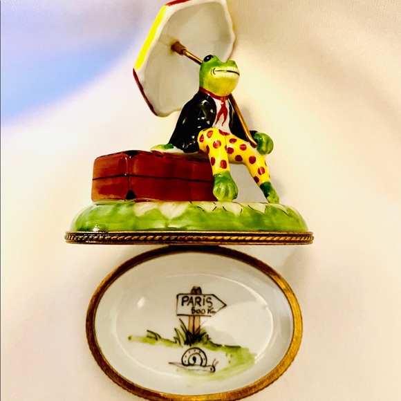 Limoges Frog with an Umbrella - Picture 4 of 5